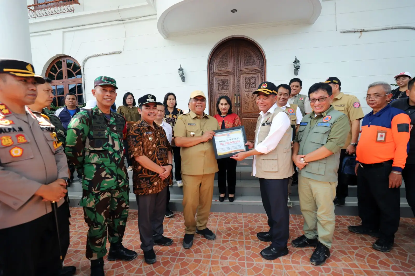 BNPB memberikan bantuan dukungan operasional berupa Dana Siap Pakai (DSP) sebesar 250 juta rupiah kepada Pemerintah Kabupaten Tana Toraja. 